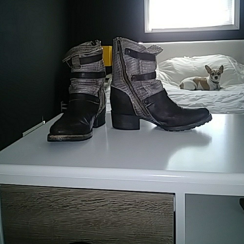 Free Bird Vintage Booties sz 6